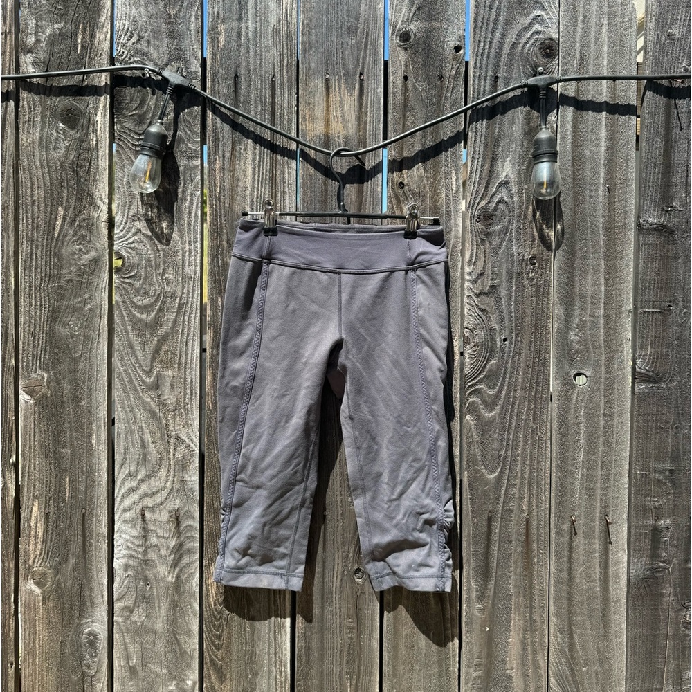 Lululemon Purple Grey Midrise Cropped Leggings with ruching sz 6/S 15.5” inseam